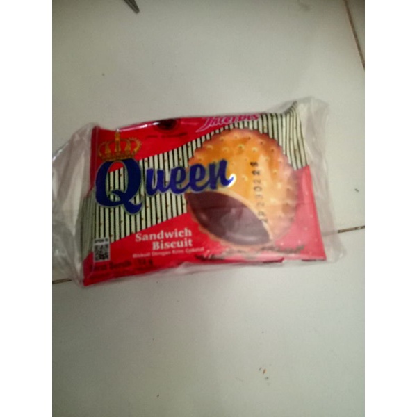 

Jajan jadul Queen Biskuit sandwich