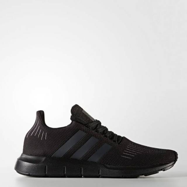Adidas Swift Run all black