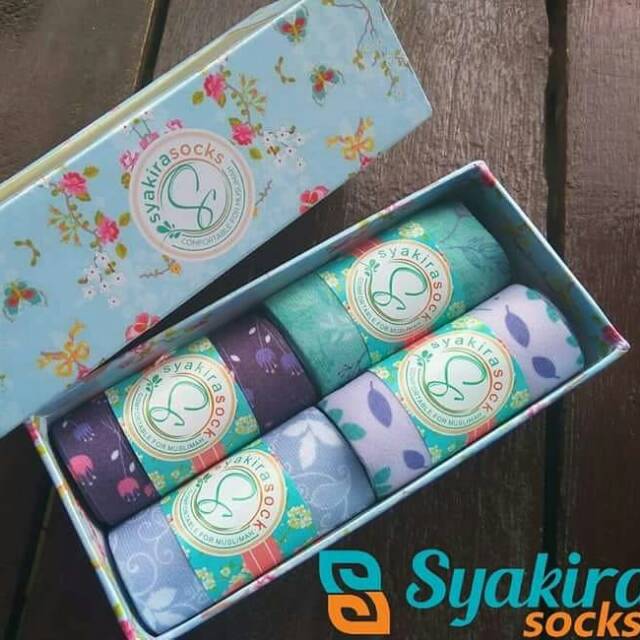 

Gift box ukuran sedang