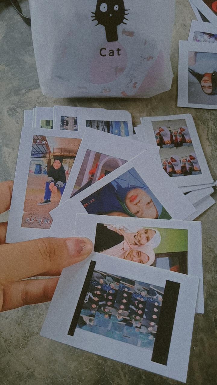 Cetak Polaroid Mini Ukuran (5,2 Cm X 7,75 Cm) Proses Kilat