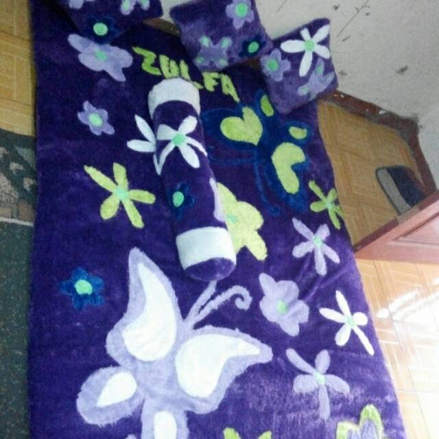 Karpet karakter 3 bantal 1 guling