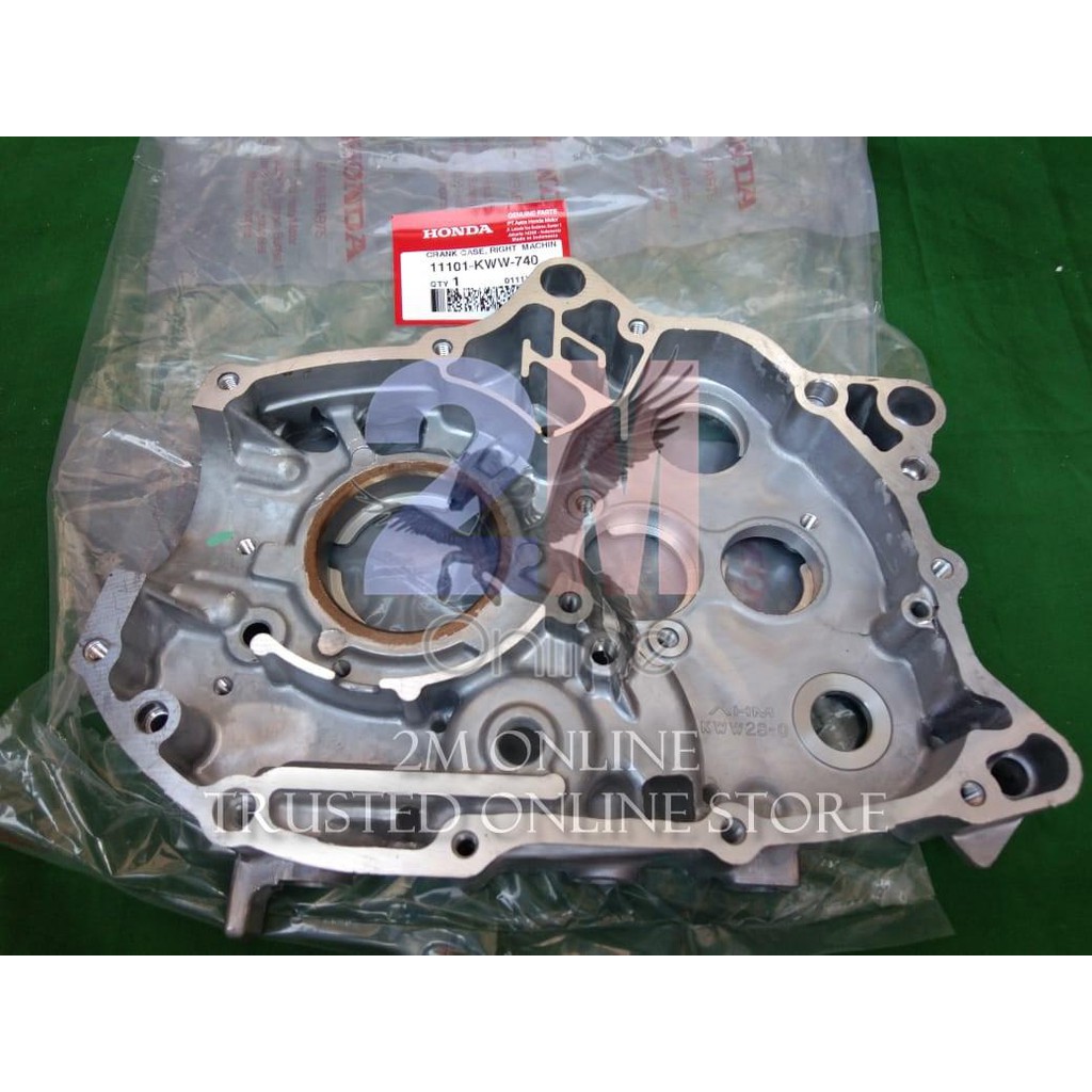 2m CALTER CRANK CASE KANAN REVO FI AHM 11101-KWW-740