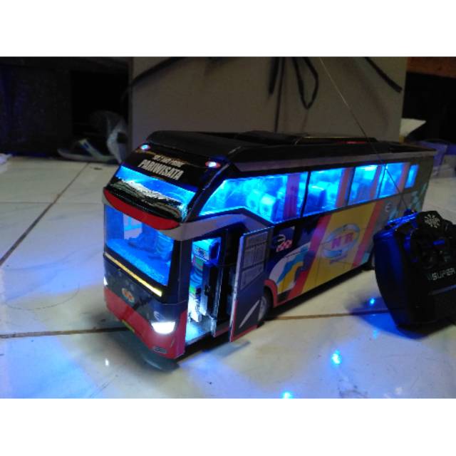 Miniatur bus akas NR Remote