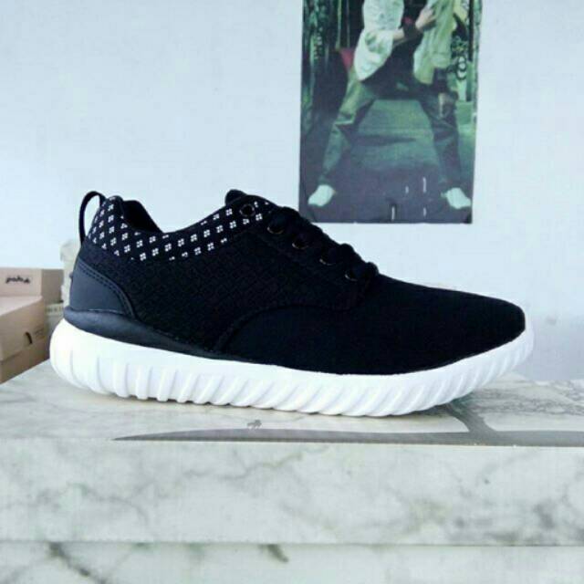 Sepatu Tomkins Beatriz Black White - Sepatu Olahraga - Sepatu Sneakers - Sepatu Lari - Sepatu Sekola