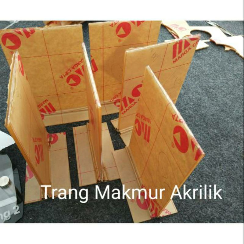 

Tent card akrilik ukuran A4