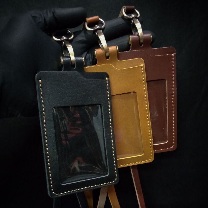 

Name Tag Kulit Sapi | Name Tag Holder Kulit Asli | ID Card Holder | Gantungan ID Card Kulit Asli 3 Slot Kartu