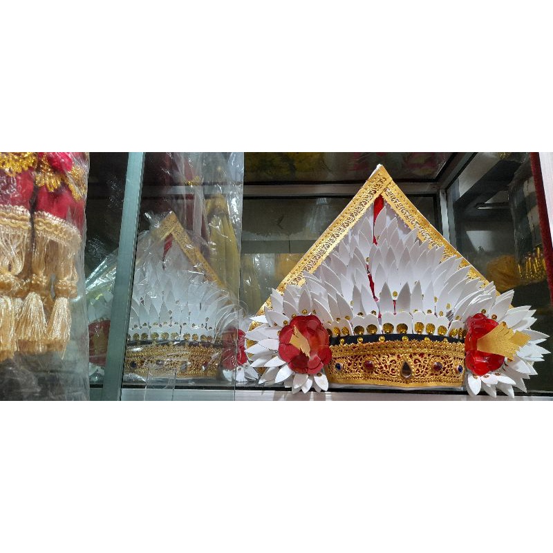 mahkota tari baris