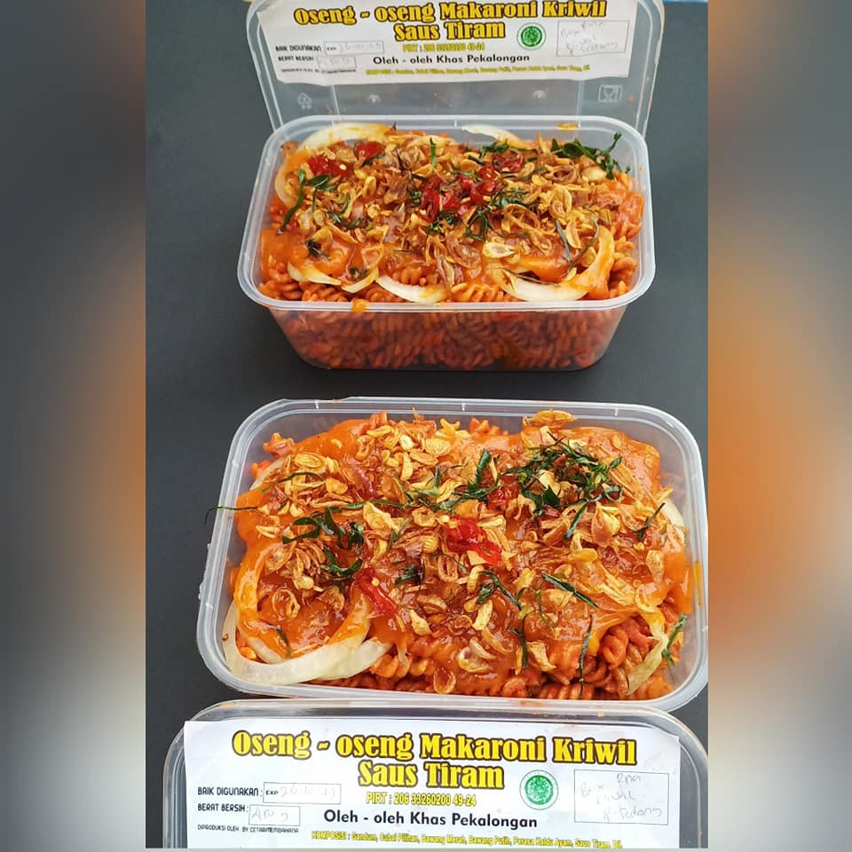 

oseng-oseng makaroni kriwil dengan sambal saus tiram