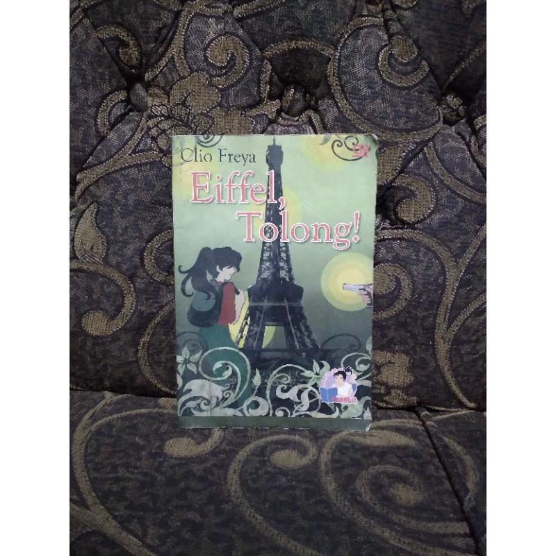 ORIGINAL BEKAS NOVEL Eiffel Tolong - CLIO FREYA