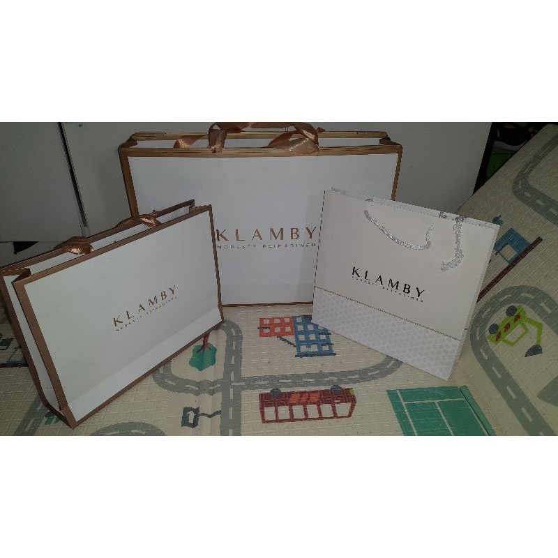 

PAPERBAG KLAMBY BUTTONSCARVES HEAVENLIGHTS ALEZALABEL METRO ZARA