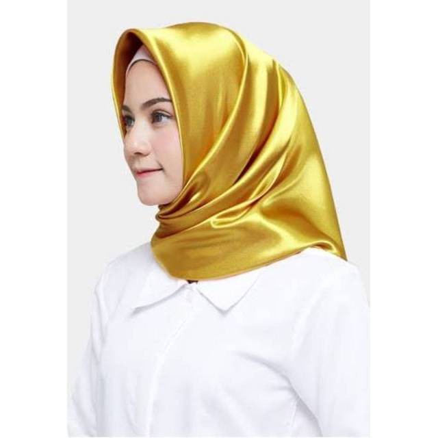 Jilbab Segiempat Satin Velvet Warna Gold Kilau Emas Elegant 110x110 By Asri Hijab Segi Empat Segi4 Shopee Indonesia