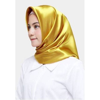  Jilbab  Segiempat Satin Velvet Warna  Gold  Kilau Emas 