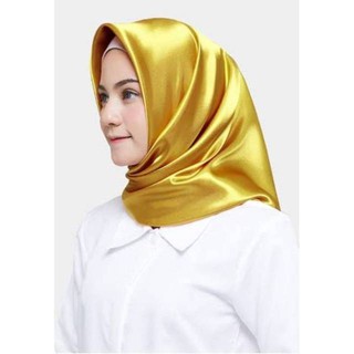  Jilbab  Segiempat Satin Velvet  Warna  Gold Kilau Emas 