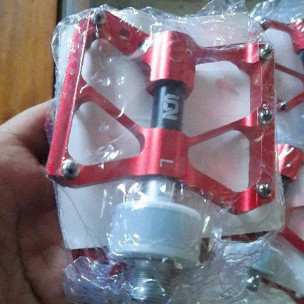 Pedal sepeda ION Quick Release warna merah tanpa bracket QR