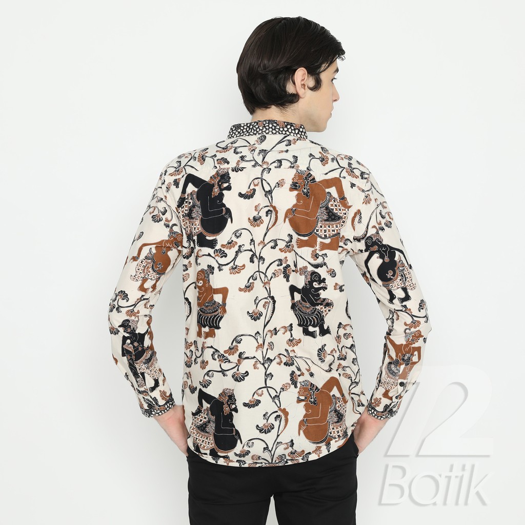 KEMEJA BATIK PRIA Lengan Panjang Slimfit Premium Motif Wayang Warna Putih Tulang 724735 Cap 72 - Baju Kemeja Atasan Pakaian Setelan Batik Pria Cowok Laki Laki Remaja Keluarga Kantor Lengan Panjang Modern Slimfit Slim Fit Premium Kekinian