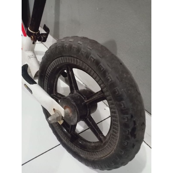 preloved balance bike / push bike london taxi