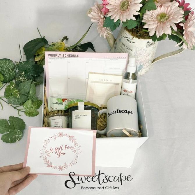

GIFT BOX PACKAGE 142-PAKET HAMPERS 142 - HADIAH WISUDA FGBV61352
