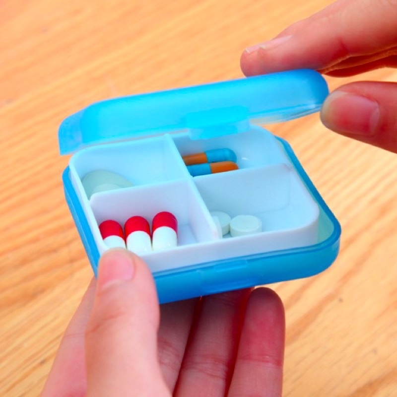 Tempat Kotak Penyimpanan Obat Mini 4 Sekat Travel - Medicine Box Portable 4 Grid