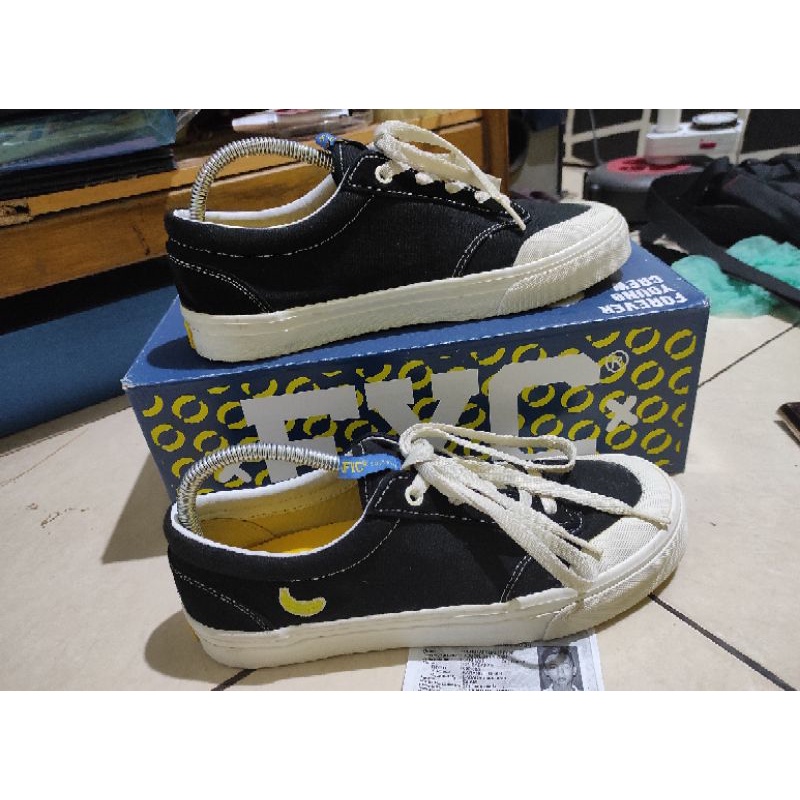 sepatu fyc mutt black