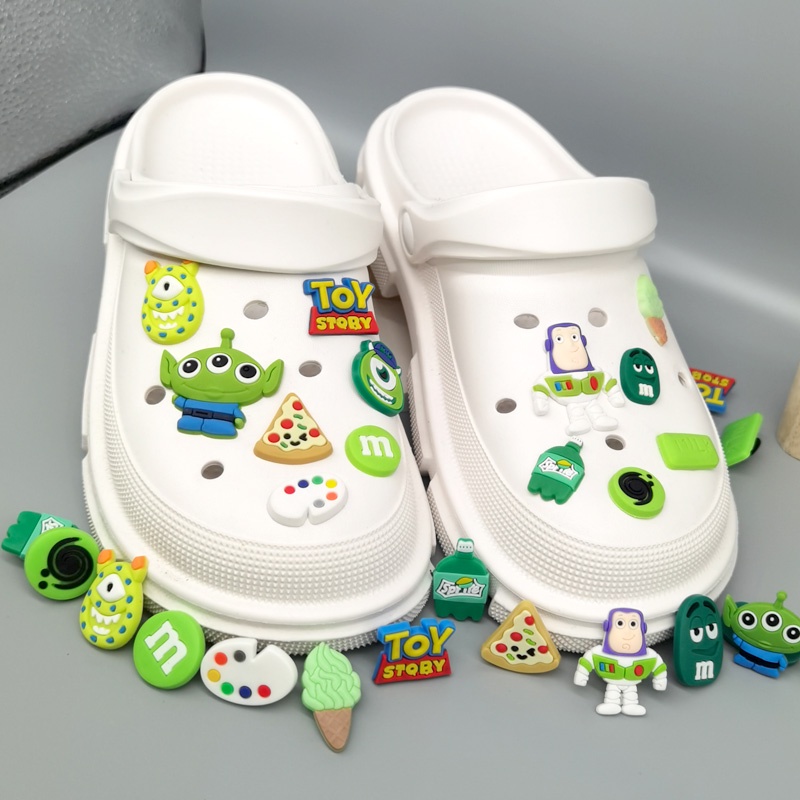 12pcs Sandal Aksesoris Untuk Crocs Toy Story Bass Light Year DIY Shoe Charm Gesper Sepatu