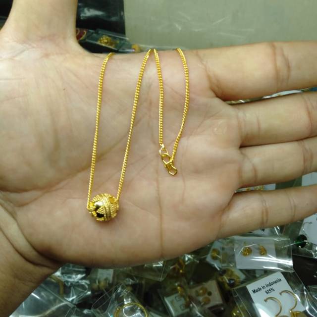 Kalung bola perak Bali