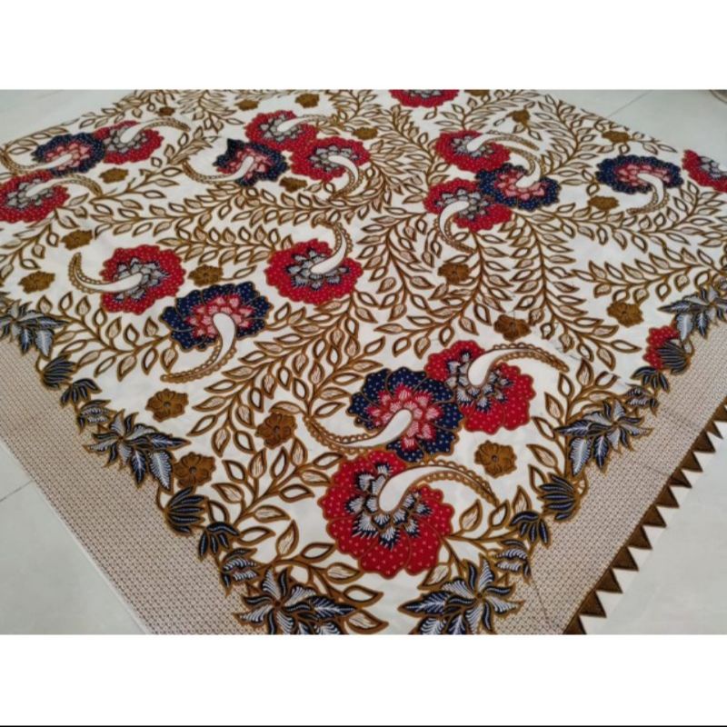 kain batik solo motif kembang merah biru warna dasar putih tulang