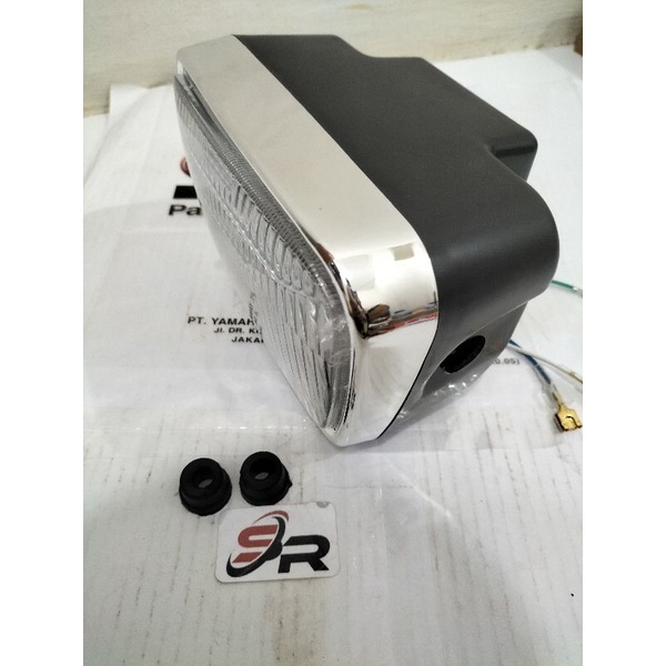 REFLEKTOR/BATOK LAMPU DEPAN YAMAHA  RK KING NEW OLD  KELENGKAPAN PRODUK  BATOK LAMPU DEPAN KOMPLIT ADA LAMPU 2 PIS