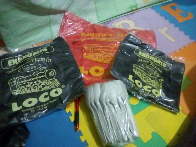 Kantong Plastik Kresek Loco Hitam Tipis Ekonomis 24 X 40 Cm