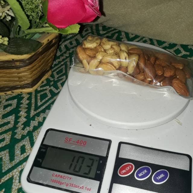 

Mix nuts cashew almond 100gr