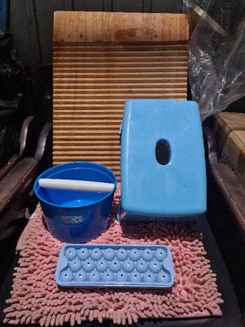 Kursi Jongkok / Bangku Jongkok Lion Star Segi Panjang 27,6 Cm Lebar 18,6 Cm Tinggi 15 Cm