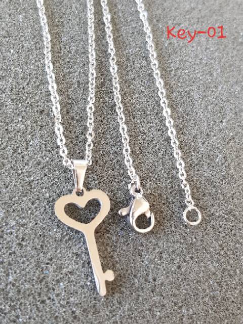 Kalung titanium white motif kunci love import Antikarat /kalung import murah antikarat selamanya
