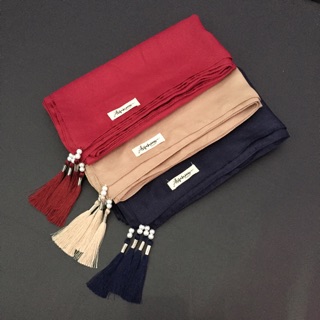 Kerudung tassel rumbai segiempat warna maroon khaki coksu Kerudung tassel rumbai segiempat warna maroon khaki coksu