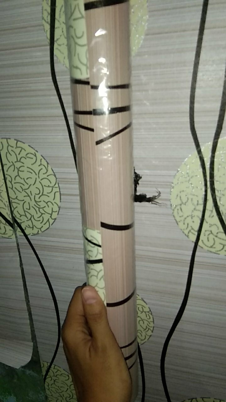 Wallpaper Dinding Lampion Coklat Salur Hitam