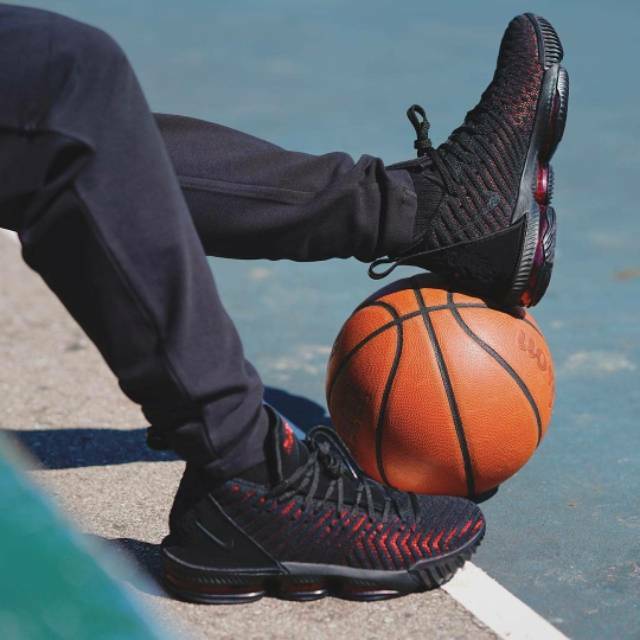 Sepatu premium Nike lebron 16 bred