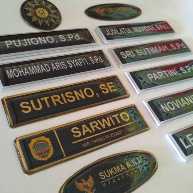 

Nama Dada Nametag Bahan Fiberglass Resin Cor Bening