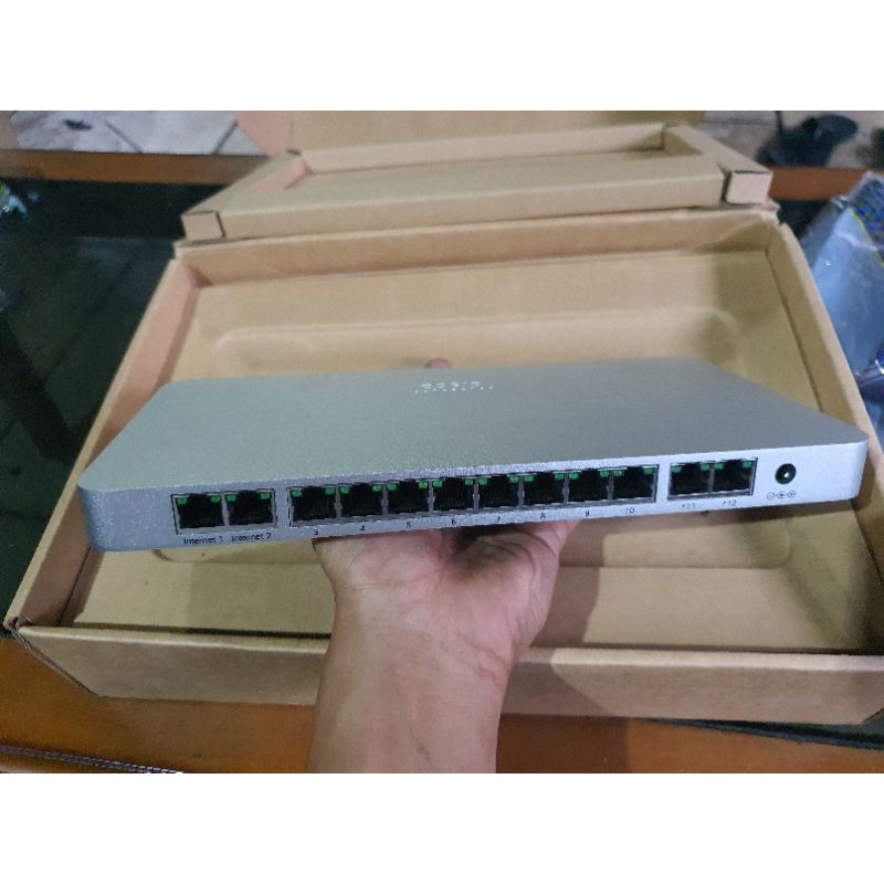 Cisco Meraki MX65 Small Branch Security Appliance 250Mbps FW Layer 7 POE Licensing Required