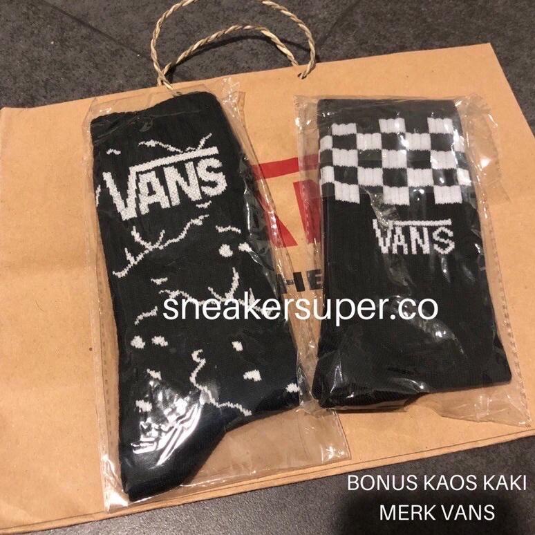 "PCN.15Jn22ᴵ" (BONUS) WAIST BAG / TAS PINGGANG VANS + KAOS KAKI VANS + KEYCHAIN SNEAKERS + PAPERBAG 