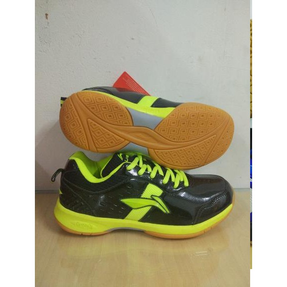 Sepatu Badminton Merk LINING DIVA