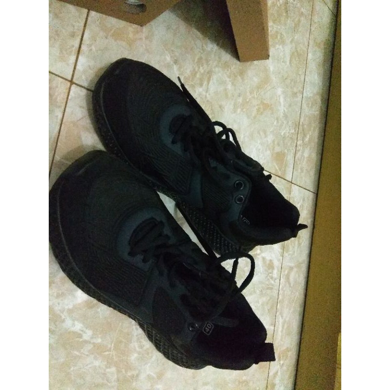 sepatu sekolah/olahraga merk Ando hitam polos