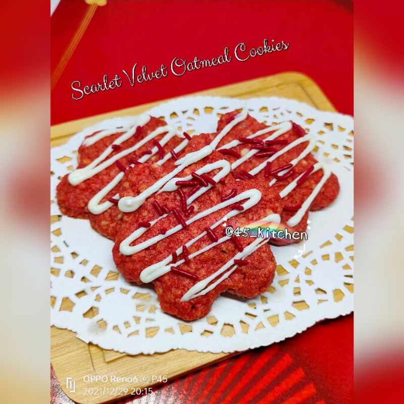 

Scarlet Velvet Oatmeal Cookies by @45_kitchen