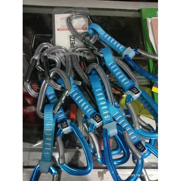 Runner petzl DJINN axes quickdraw landyard climbing safety rock