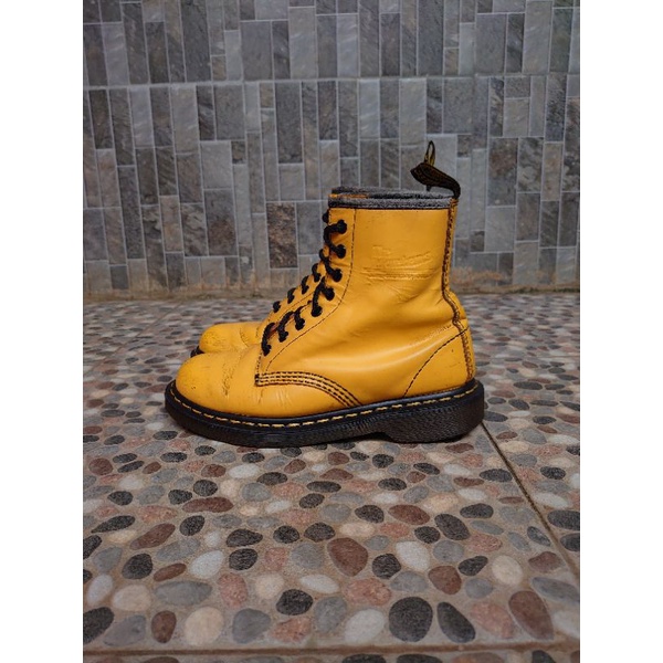 dr. martens 1460 yellow smooth