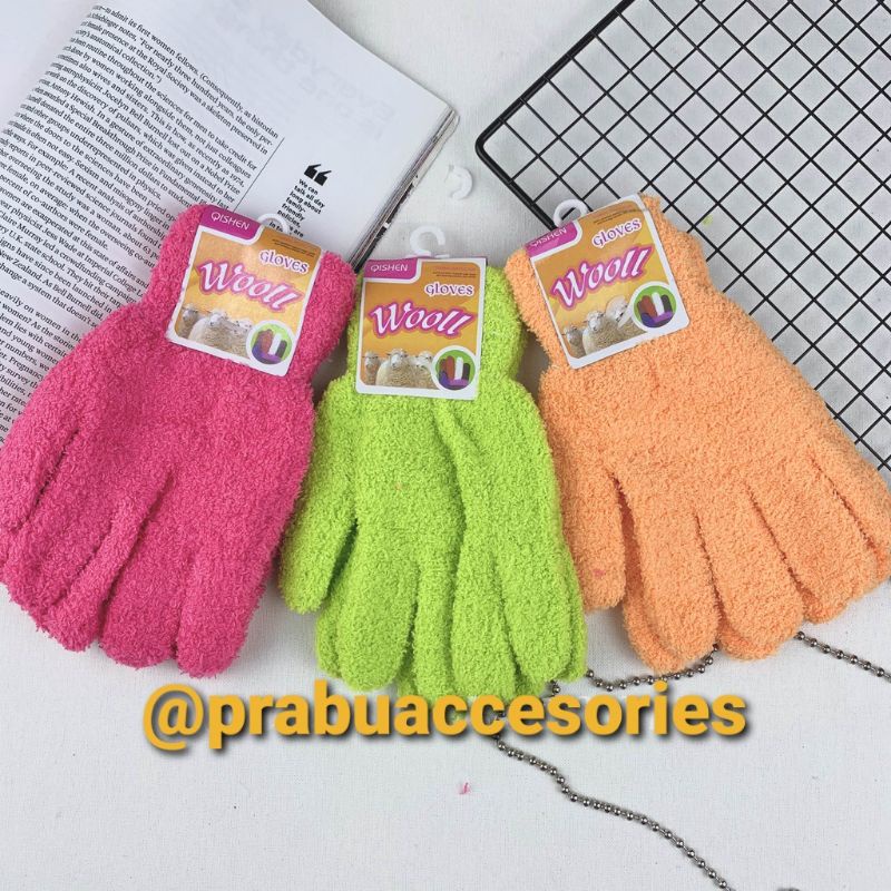 Sepasang Sarung Tangan Handuk Bulu Tebal Wanita Polos Warna