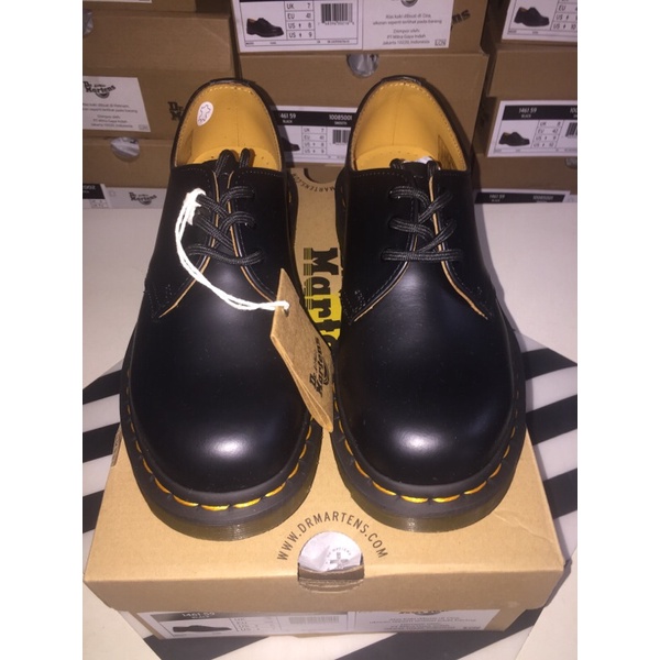 dr martens 1461 black smooth