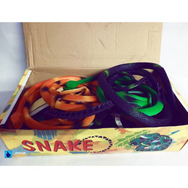 Mainan Ular Karet Besar