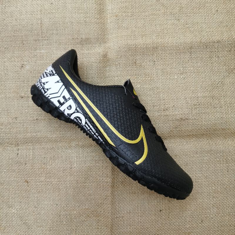 Sepatu Futsal gerigi sol import Nikee mercurial terbaru