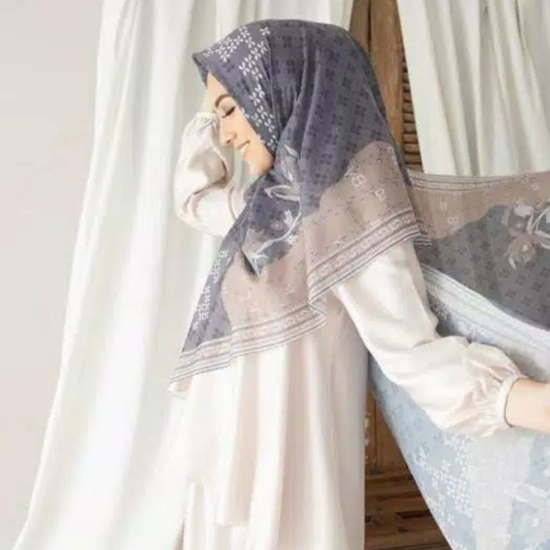 Hijab Voal Segiempat Motif Kelambi Abu | Jilbab Voal Motif | Kerudung Segiempat Motif