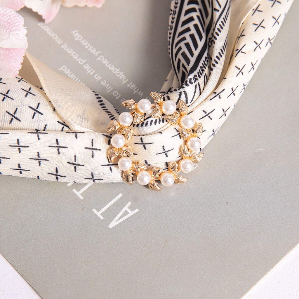 Bros pin buckle scarf turban Bahan silk Gaya Korea