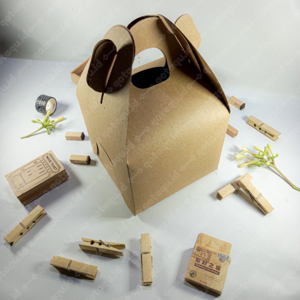 

QOTAQU Gable Box | Kotak Kado | Hampers Box | Kotak Kue 14,5 x 14,5 x 23 cm