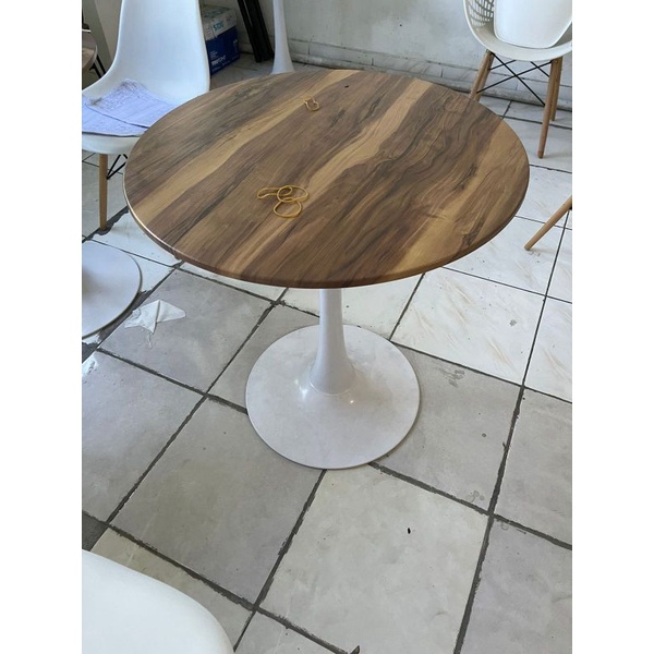 Meja cafe bulat motif kayu murah